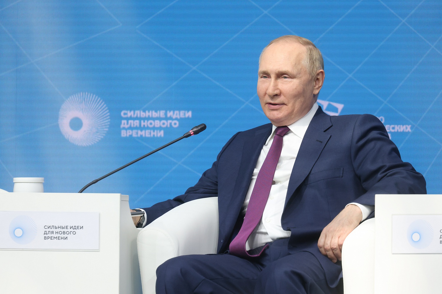 Путин поручил найти 9 млрд на кредит Белоруссии для закупки российских инженерных классов