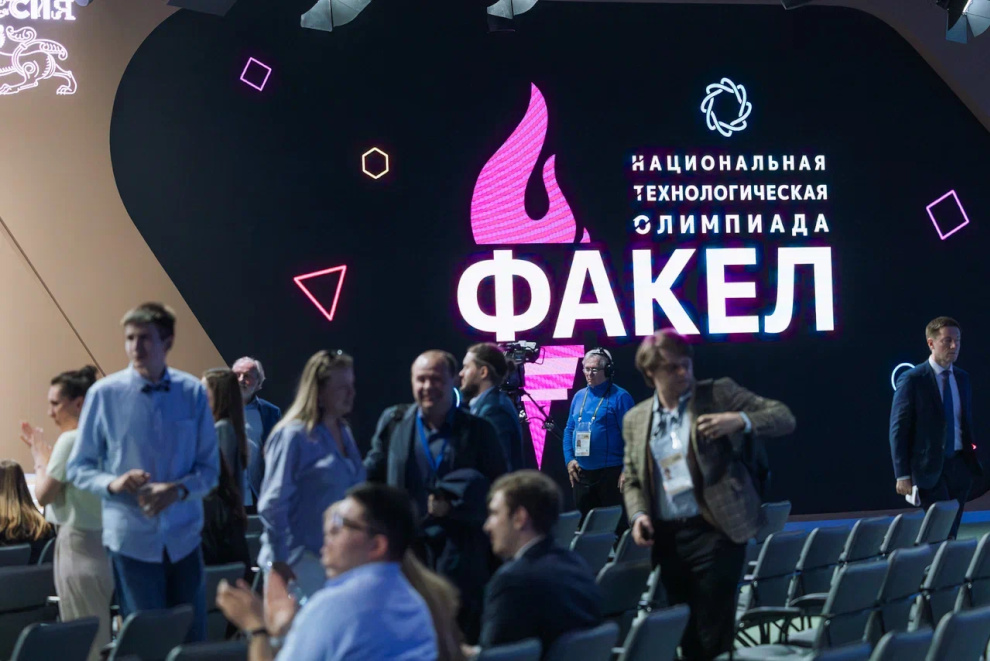 Выпускник Национальной технологической олимпиады из Петербурга получил награду «Лучший наставник»