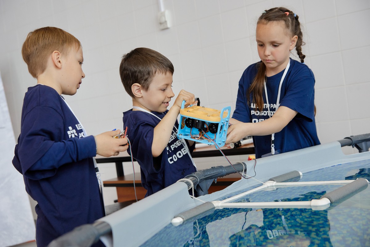 Во Владивостоке определили победителей Всероссийских соревнований по подводной робототехнике