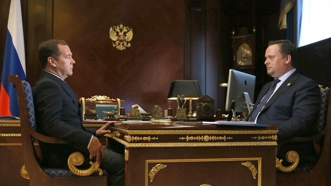 Андрей Никитин рассказал Дмитрию Медведеву, как новгородские школьники работают в «Аэронете»