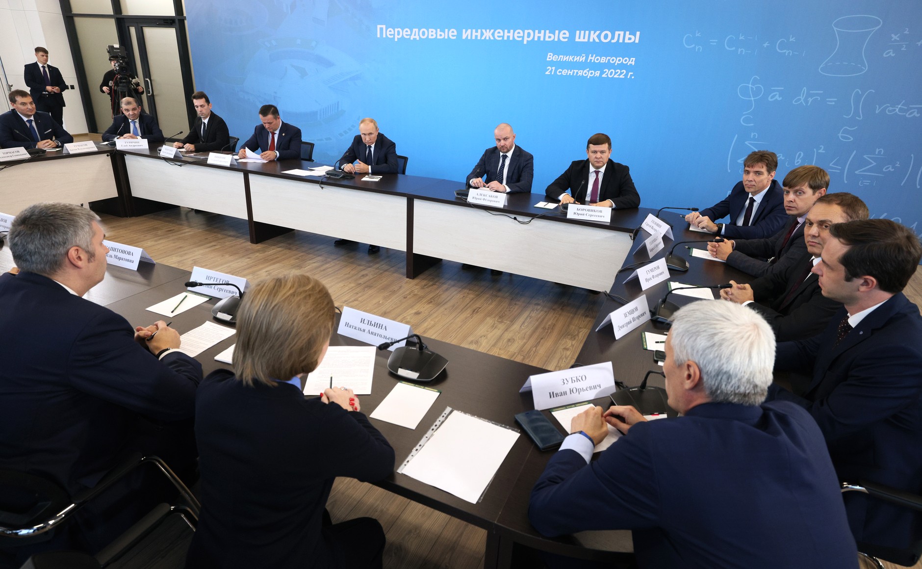 Владимир Путин поддержал запуск молодежных конструкторских бюро в вузах