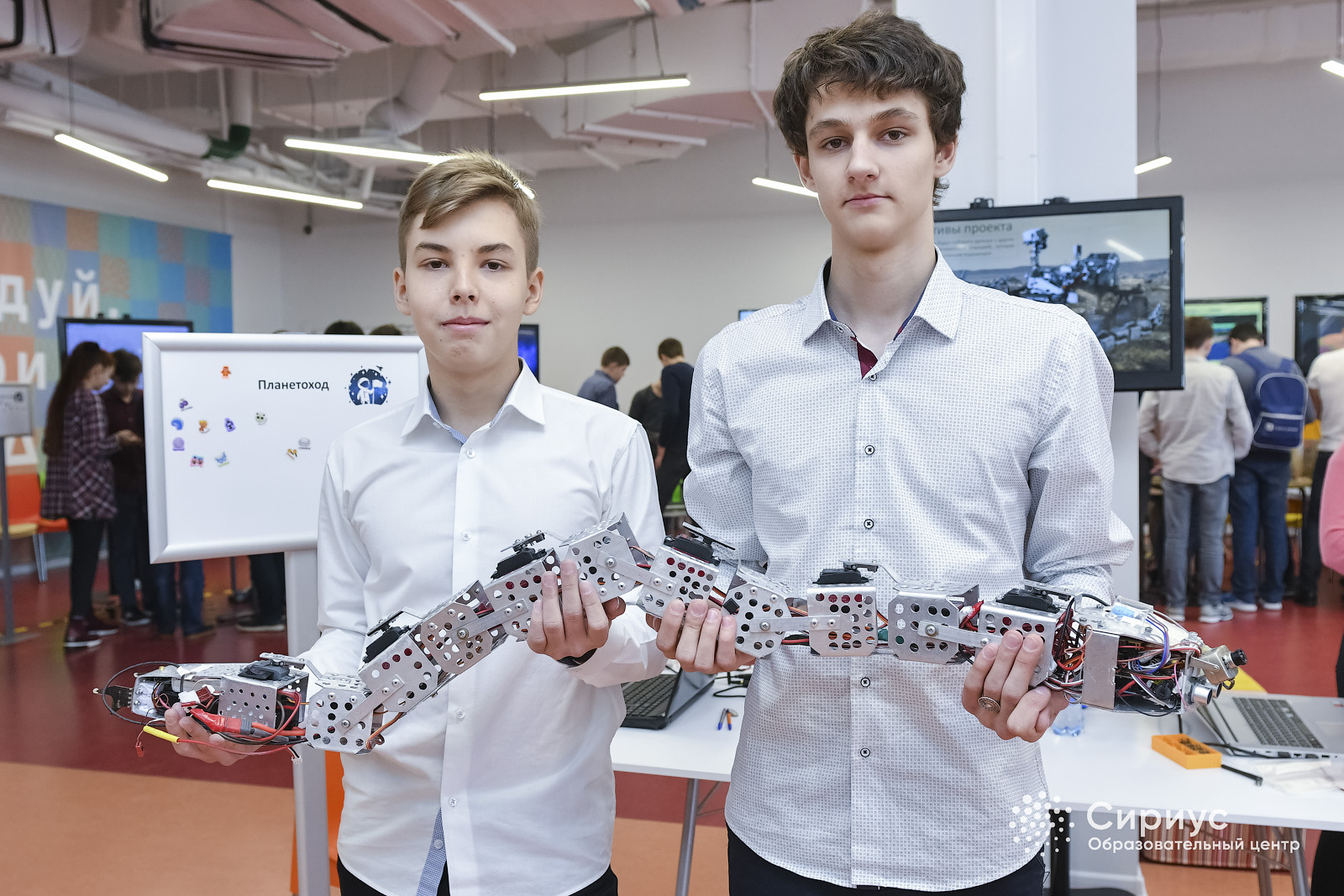 Прототип робота-змеи для космических исследований собрали финалисты программы «Дежурный по планете»