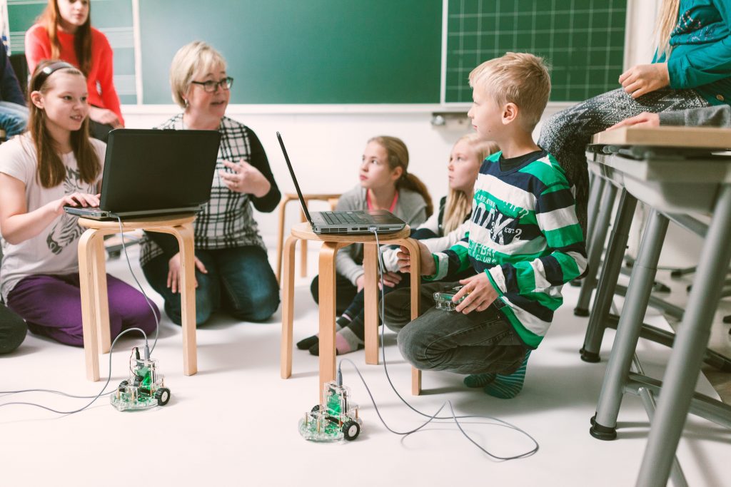 Международная школа в Риге закупила оборудование «РОББО» для открытия класса робототехники